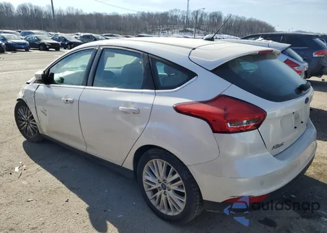 2016 Ford Focus Titanium z USA, uszkodzony, nr VIN 1FADP3N22GL302610